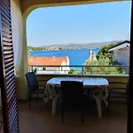 Apartment Apartments And Room Novokmet *