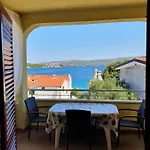 Apartment Apartments And Room Novokmet *