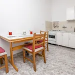 Apartments And Room Novokmet *