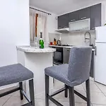 Apartment Apartments And Room Novokmet