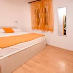 Apartments And Room Novokmet Apartment *