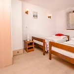 Apartments And Room Novokmet