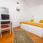 Apartments And Room Novokmet *