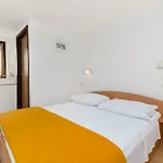 Apartments And Room Novokmet *