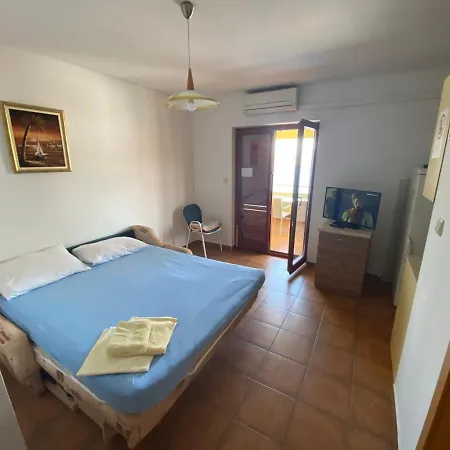 Viktor Apartment *
