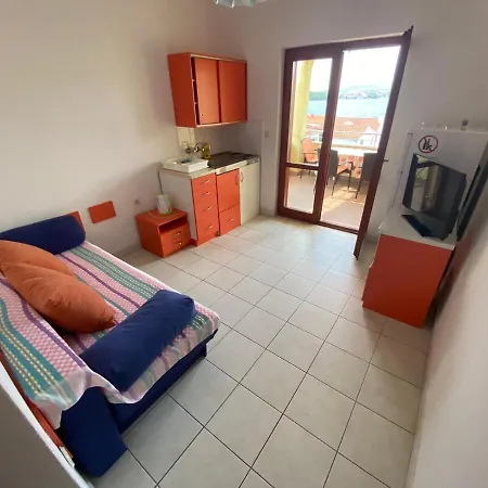 Viktor Apartment