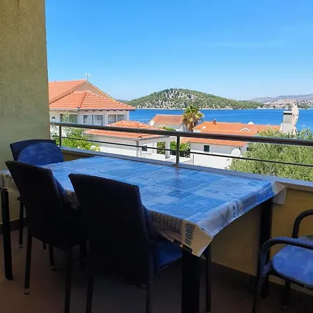 Viktor Apartment
