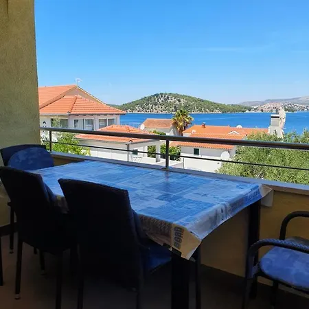 Viktor Apartment *