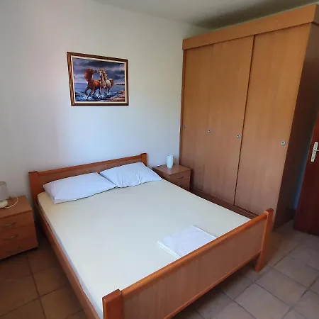 Viktor Apartment
