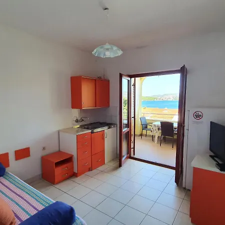Viktor Apartment