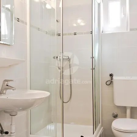 Viktor Apartment