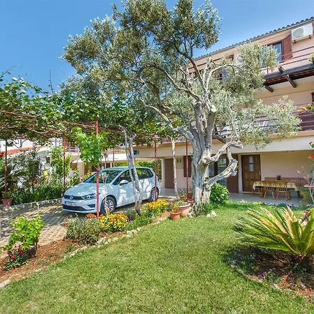 Apartments And Room Novokmet Rogoznica (Sibenik-Knin)