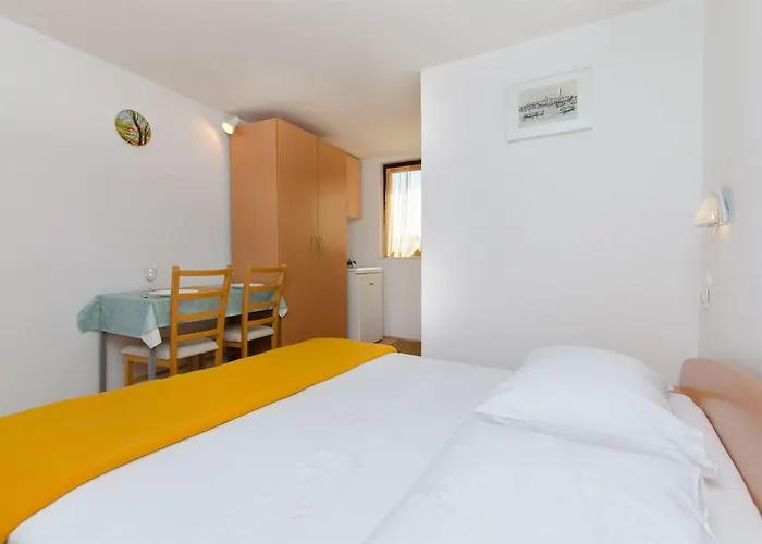 Viktor * Rogoznica (Sibenik-Knin)